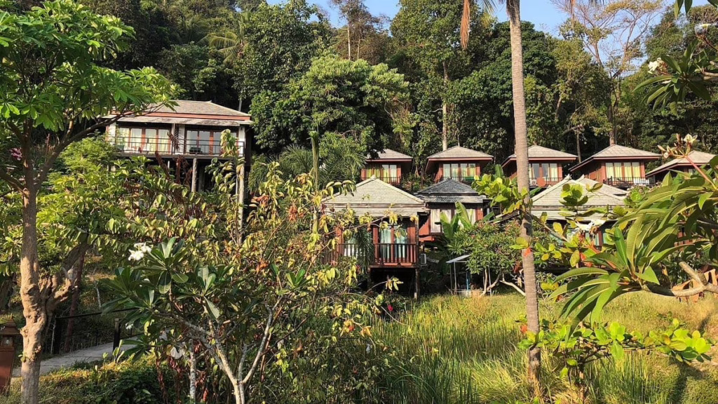 Thanya Beach Resort