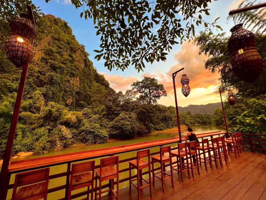 Spring River Resort Nam Hinboun